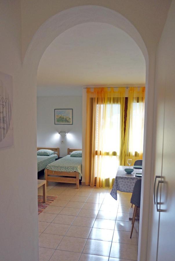 Studio Apartment Michelle - Intermezzo With Sea View Rabac Exterior photo